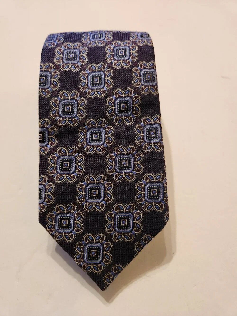 Jos.a.bank men's new purple 100%silk tie  3 1/4